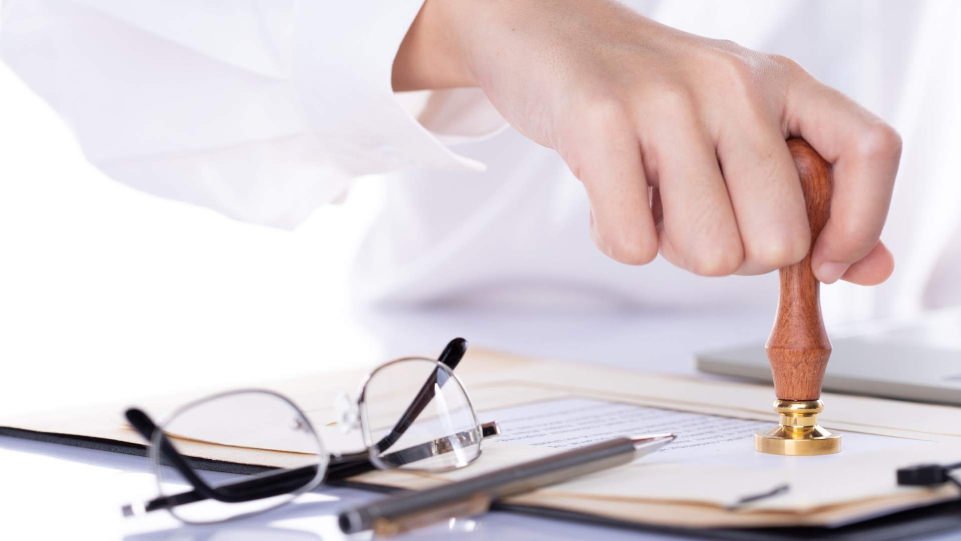 Servicii notariale de încredere în București